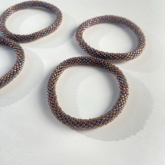 Lot Of 4 Sashka Co Glass-Beaded Roll-On Bracelet Multicolor Iridescent Beads - Picture 3 of 5